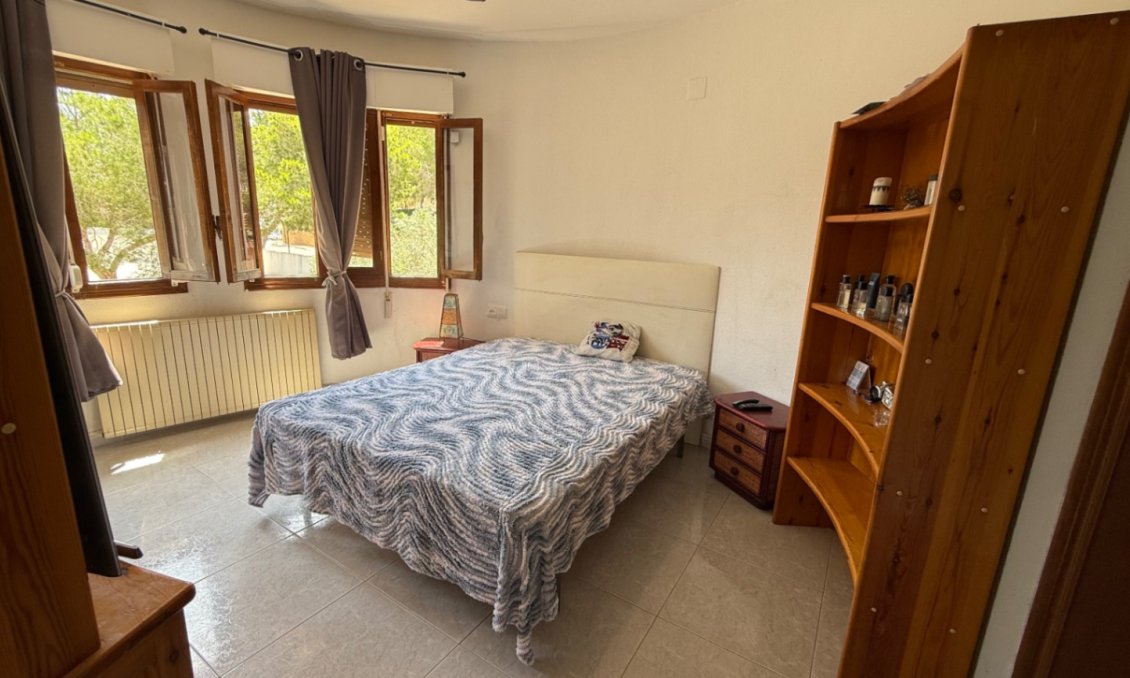 Használt Ingatlanok - Villa -
Orihuela - Inland