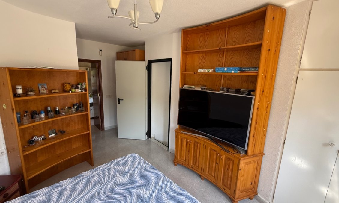 Használt Ingatlanok - Villa -
Orihuela - Inland