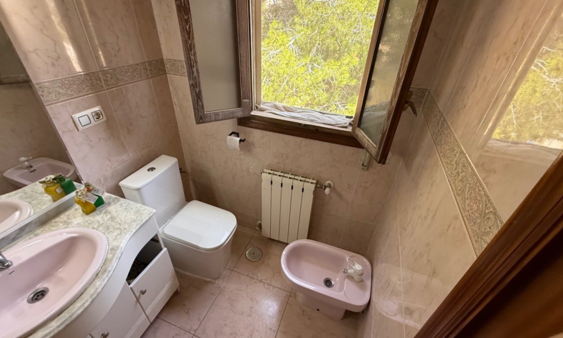 Használt Ingatlanok - Villa -
Orihuela - Inland