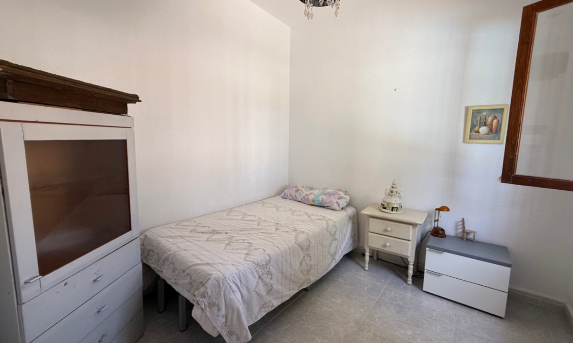 Használt Ingatlanok - Villa -
Orihuela - Inland