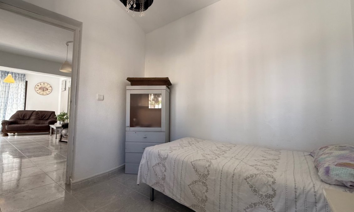 Használt Ingatlanok - Villa -
Orihuela - Inland