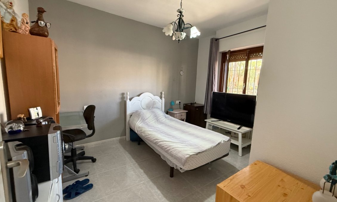 Használt Ingatlanok - Villa -
Orihuela - Inland