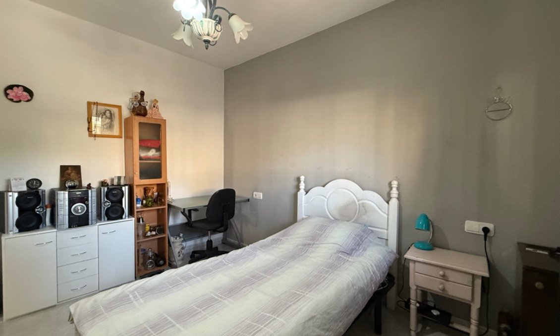 Használt Ingatlanok - Villa -
Orihuela - Inland