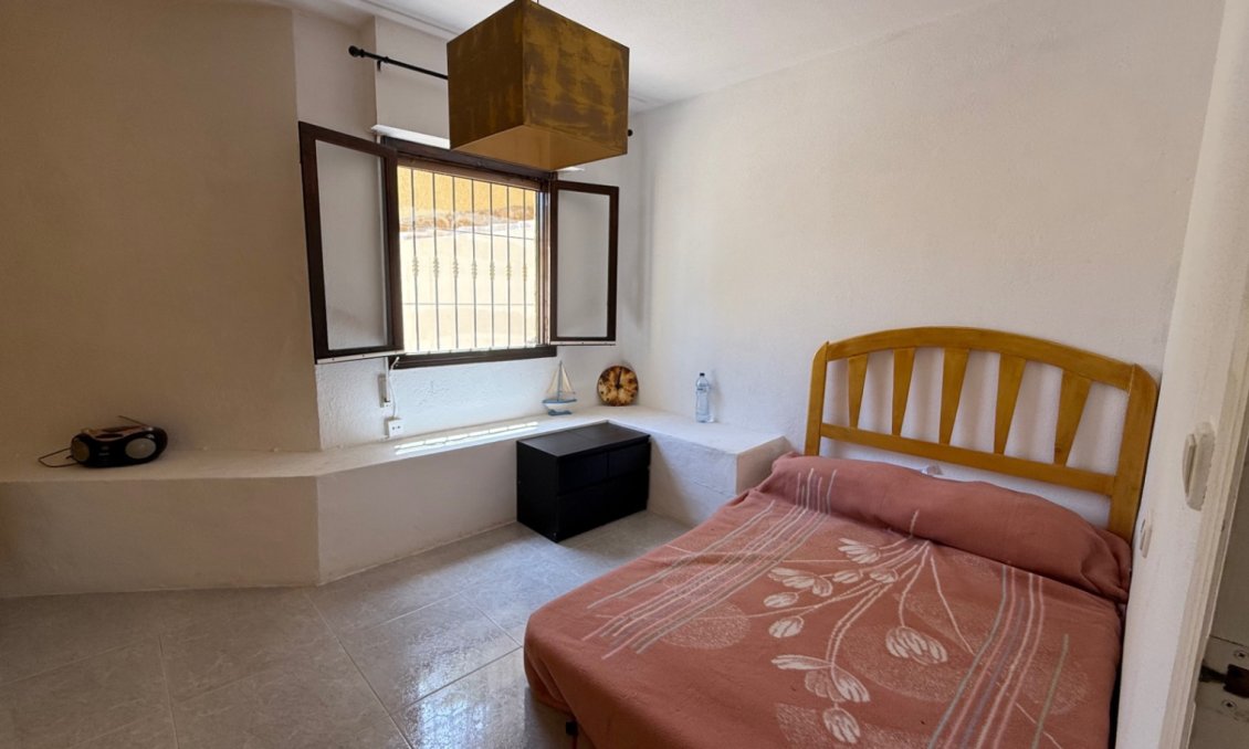 Használt Ingatlanok - Villa -
Orihuela - Inland