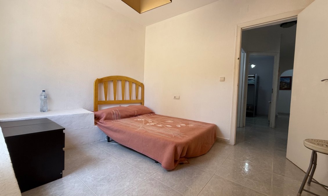 Használt Ingatlanok - Villa -
Orihuela - Inland