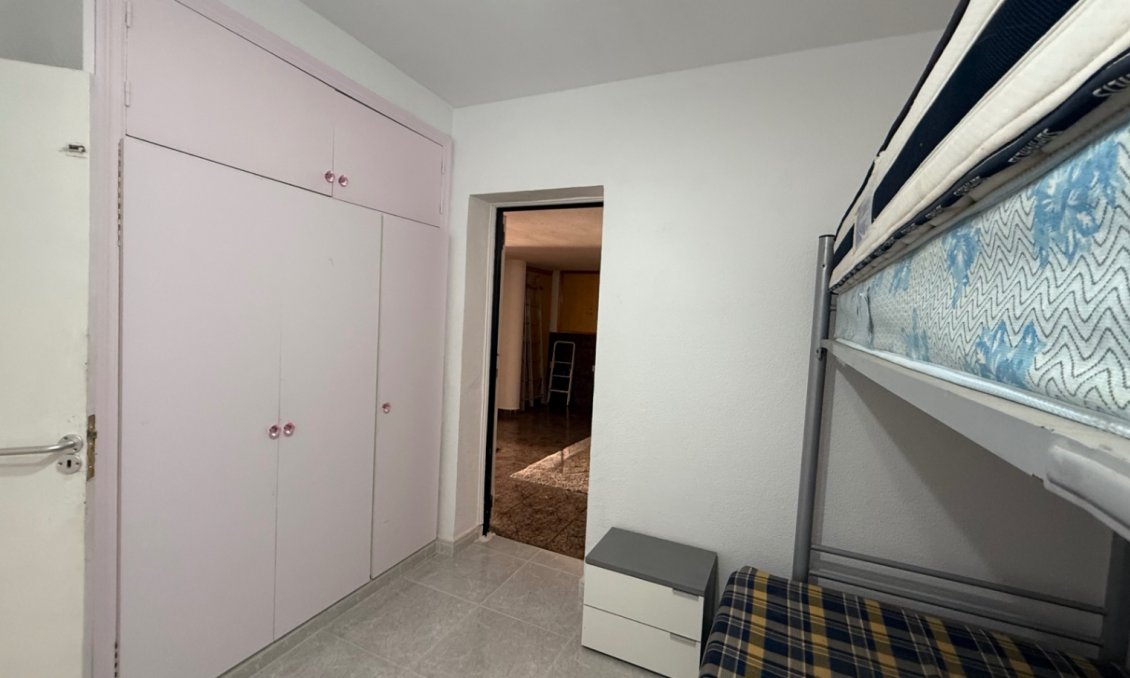 Használt Ingatlanok - Villa -
Orihuela - Inland