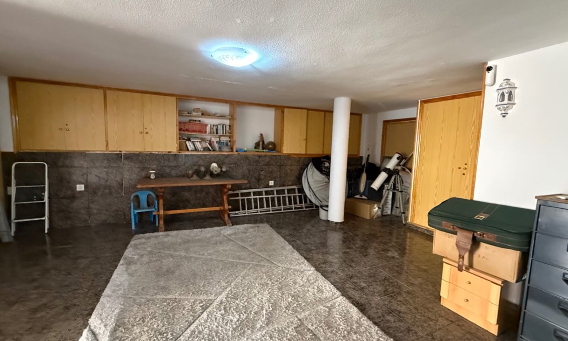 Használt Ingatlanok - Villa -
Orihuela - Inland