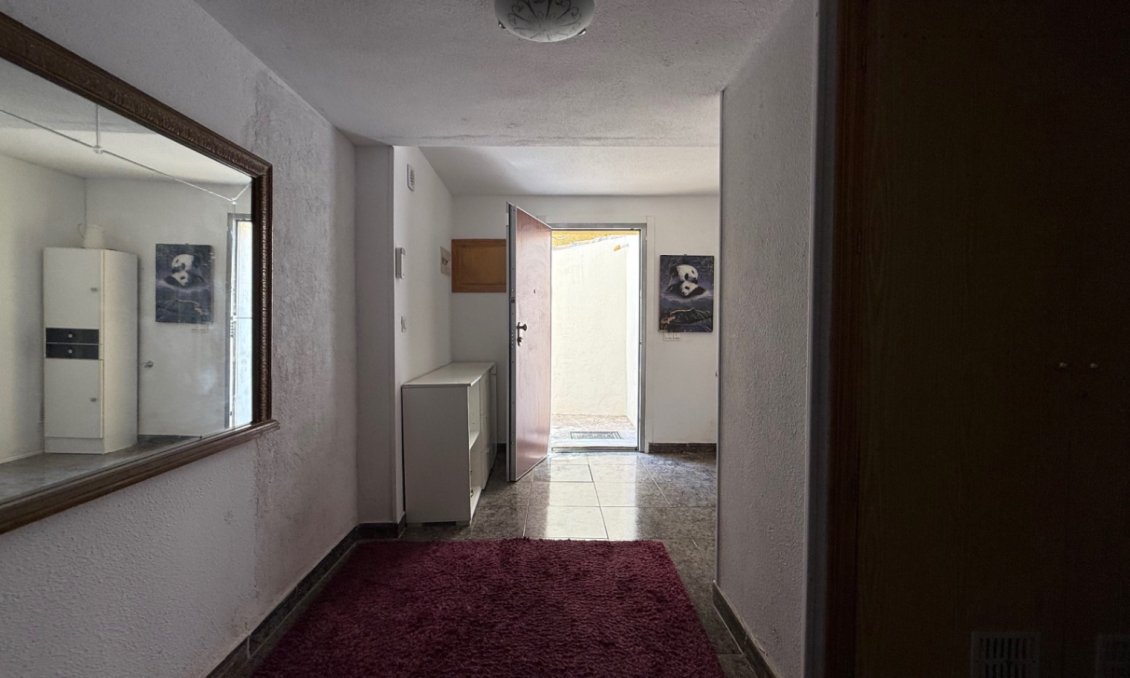 Használt Ingatlanok - Villa -
Orihuela - Inland