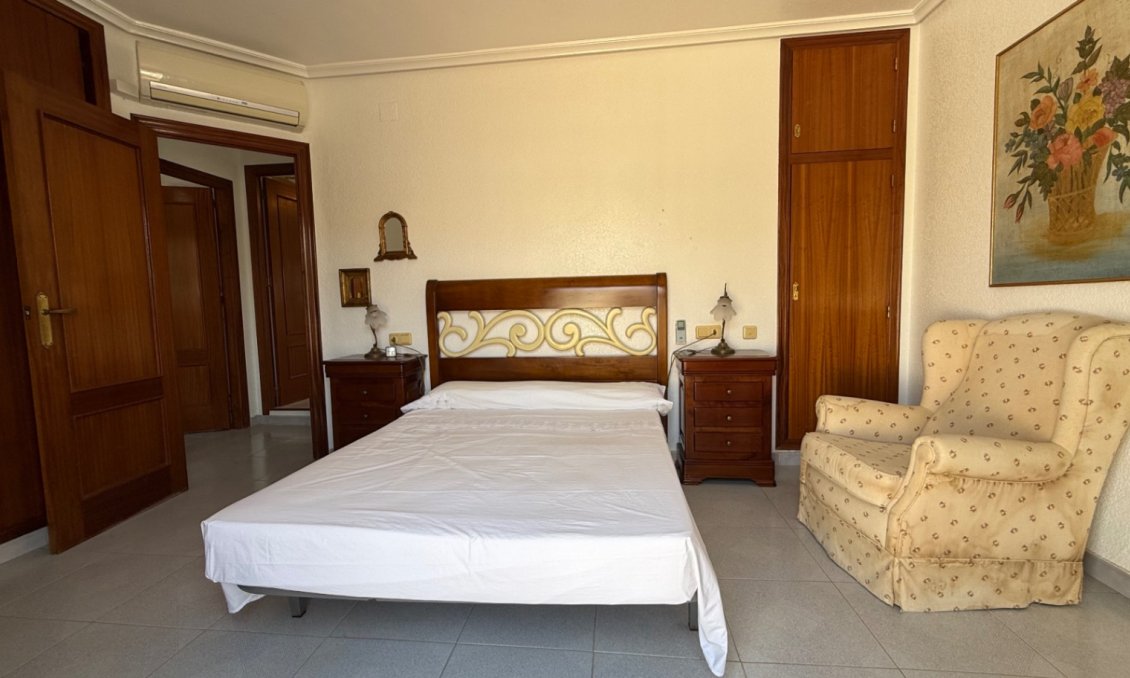 Használt Ingatlanok - Villa -
Orihuela - Inland