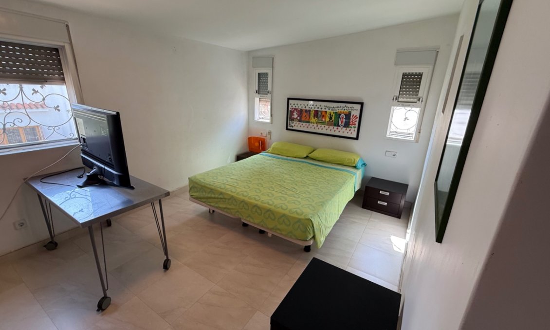 Használt Ingatlanok - Villa -
Orihuela - Inland