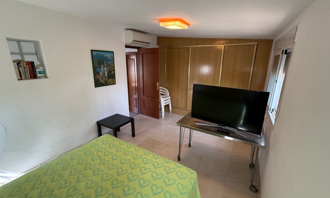 Használt Ingatlanok - Villa -
Orihuela - Inland