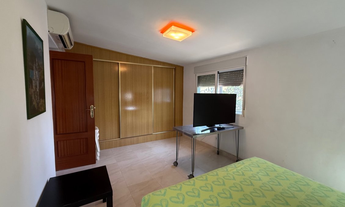 Használt Ingatlanok - Villa -
Orihuela - Inland