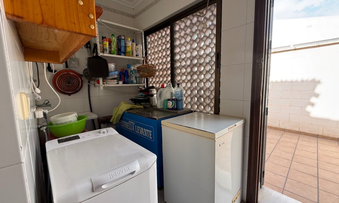 Használt Ingatlanok - Villa -
Orihuela - Inland