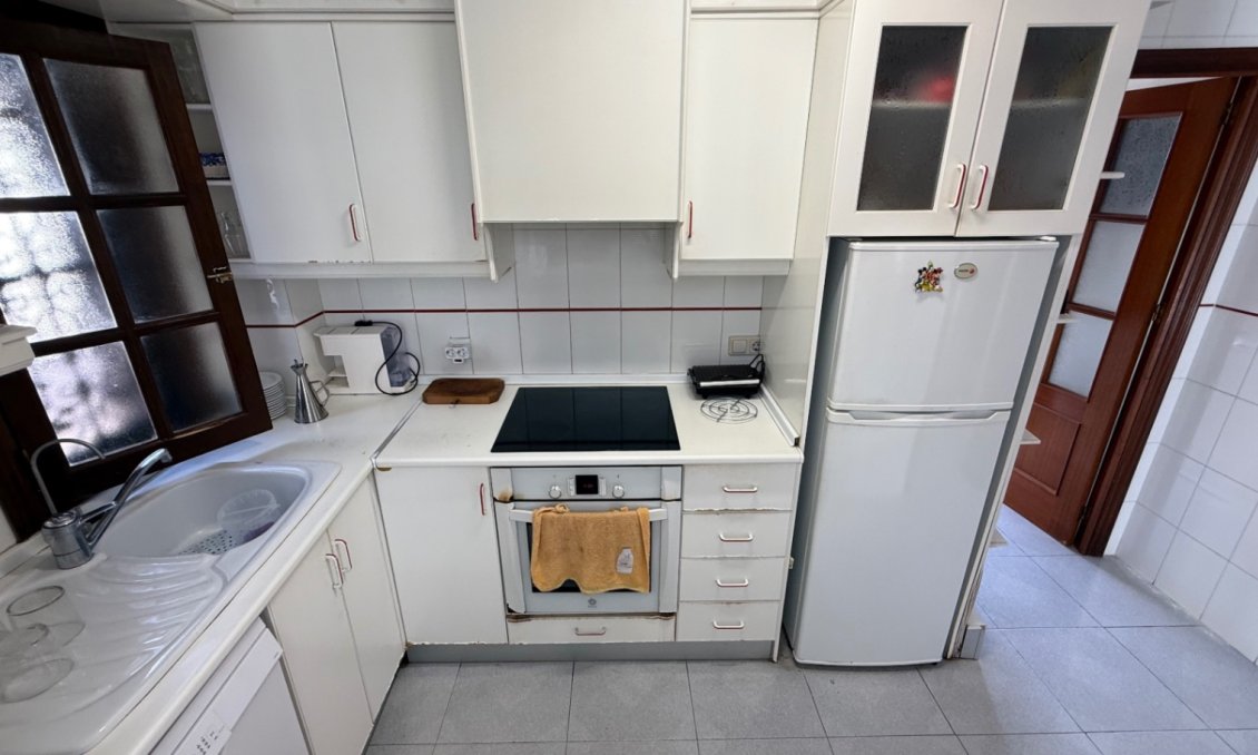 Használt Ingatlanok - Villa -
Orihuela - Inland