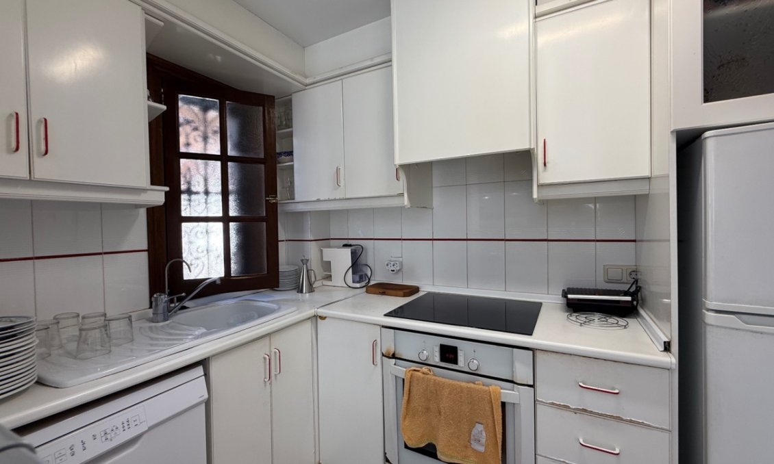 Használt Ingatlanok - Villa -
Orihuela - Inland