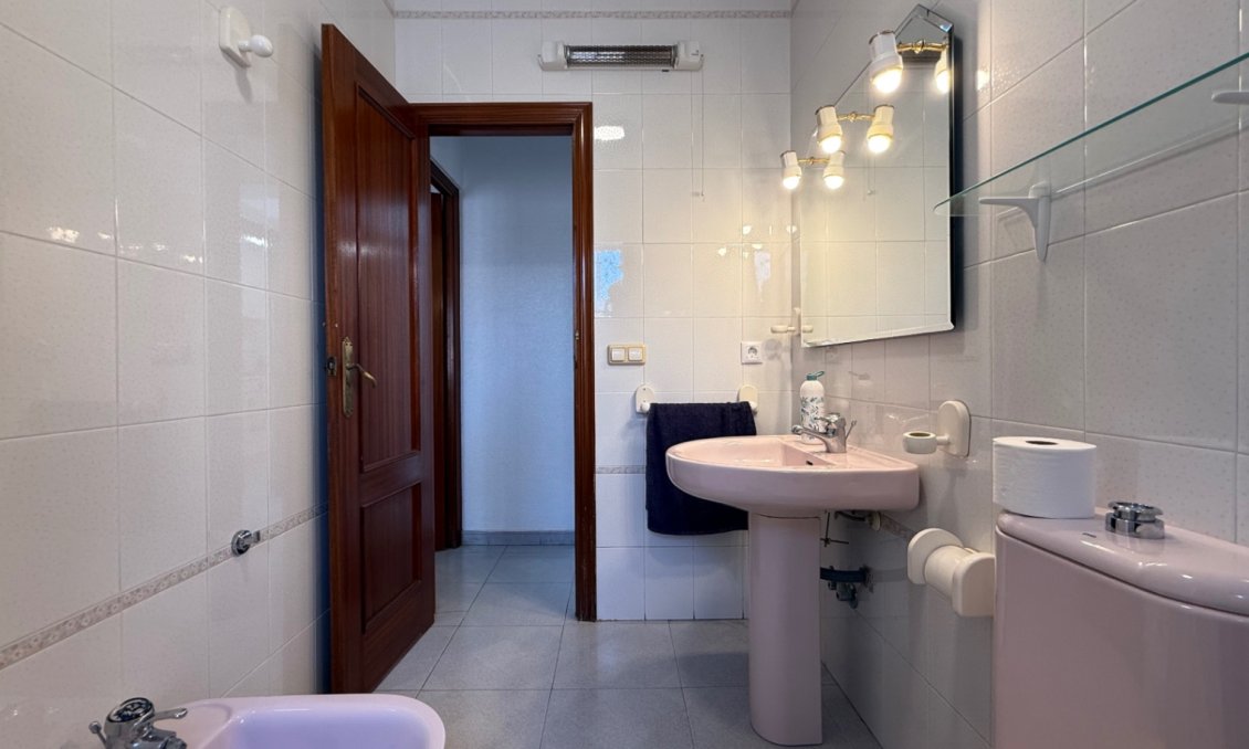 Használt Ingatlanok - Villa -
Orihuela - Inland