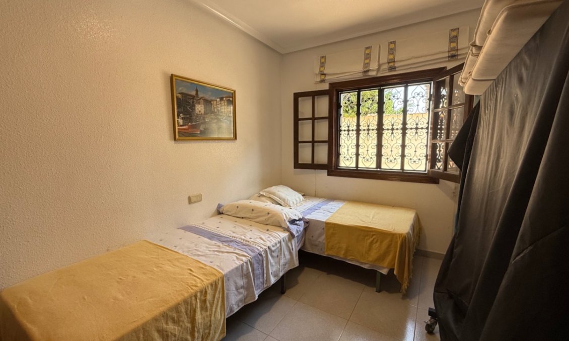 Használt Ingatlanok - Villa -
Orihuela - Inland