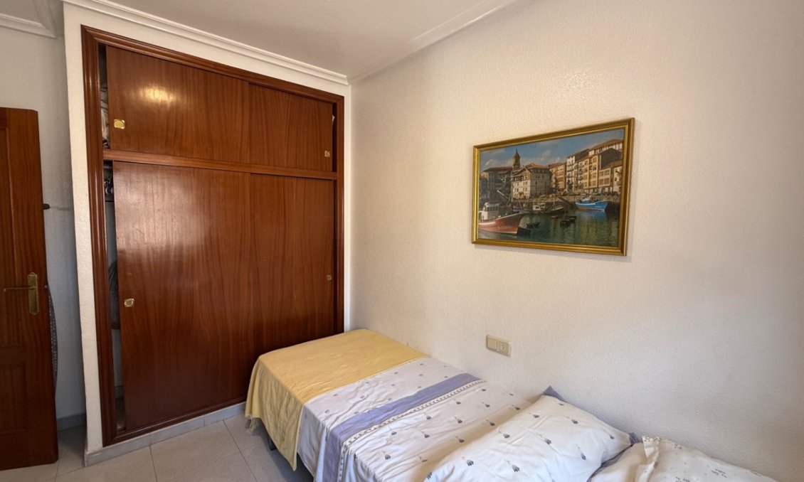 Használt Ingatlanok - Villa -
Orihuela - Inland