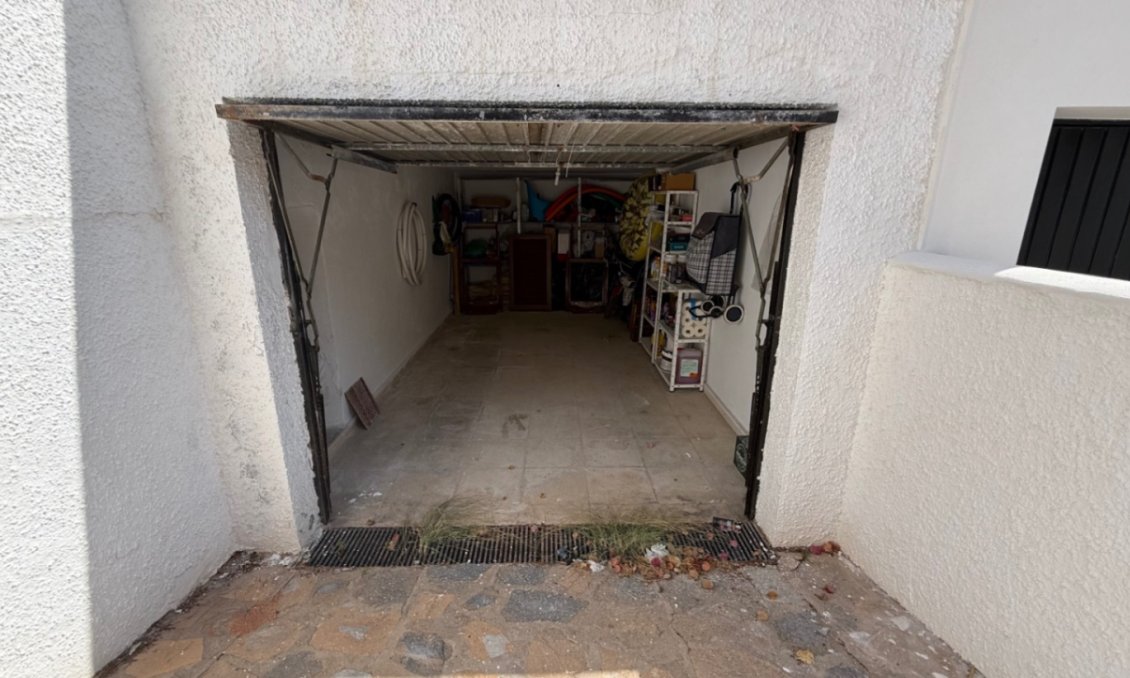 Használt Ingatlanok - Villa -
Orihuela - Inland