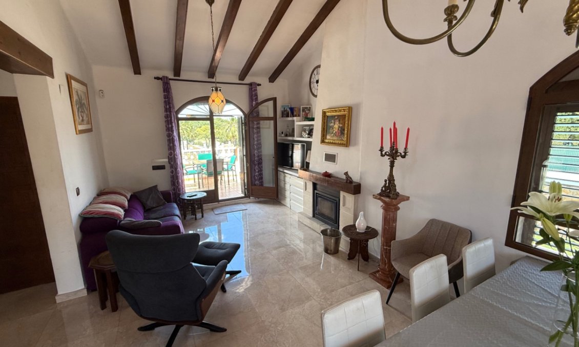 Használt Ingatlanok - Villa -
Orihuela - Inland