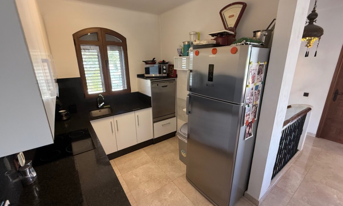 Használt Ingatlanok - Villa -
Orihuela - Inland