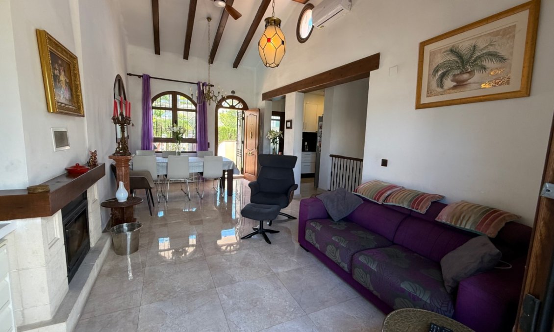 Használt Ingatlanok - Villa -
Orihuela - Inland