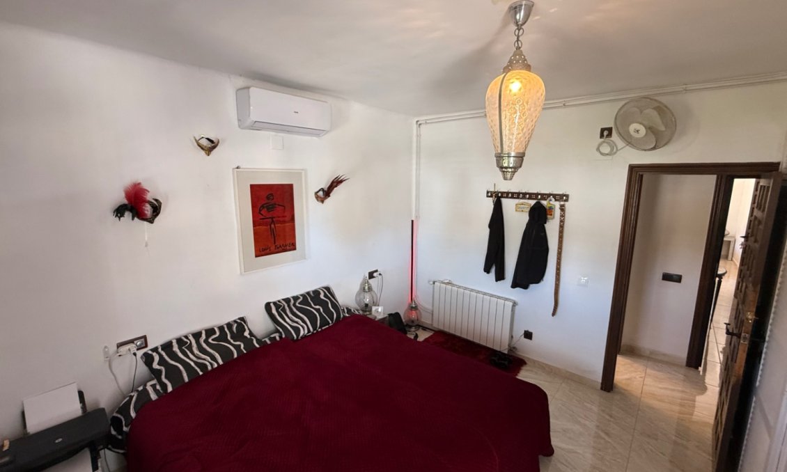 Használt Ingatlanok - Villa -
Orihuela - Inland