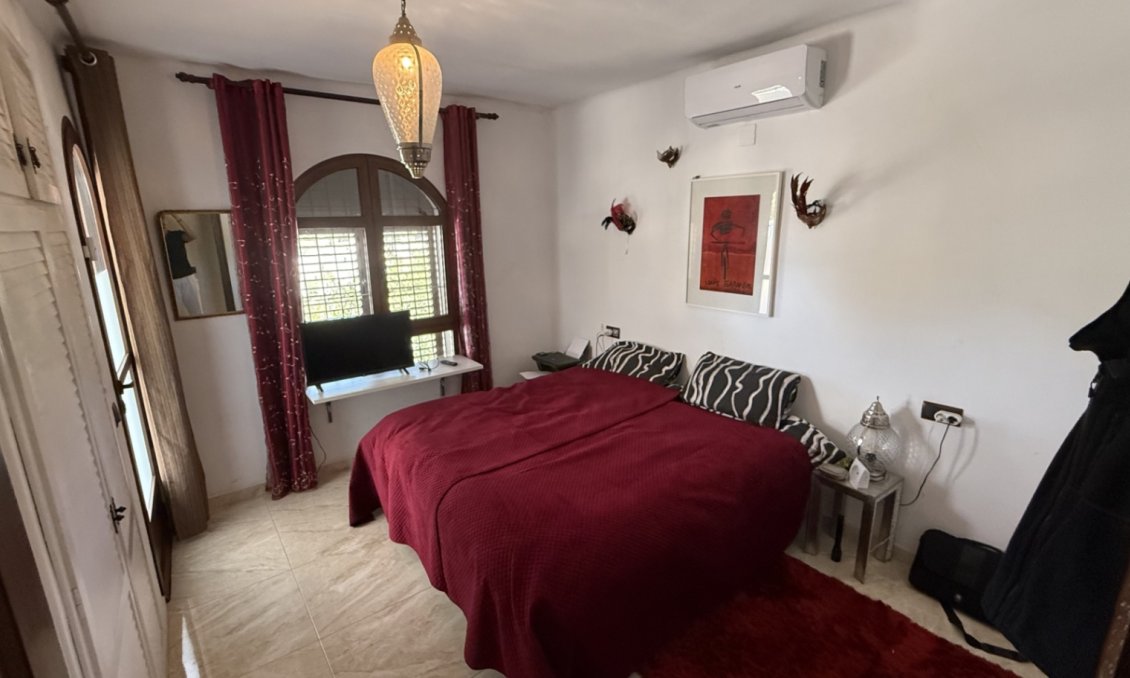 Használt Ingatlanok - Villa -
Orihuela - Inland