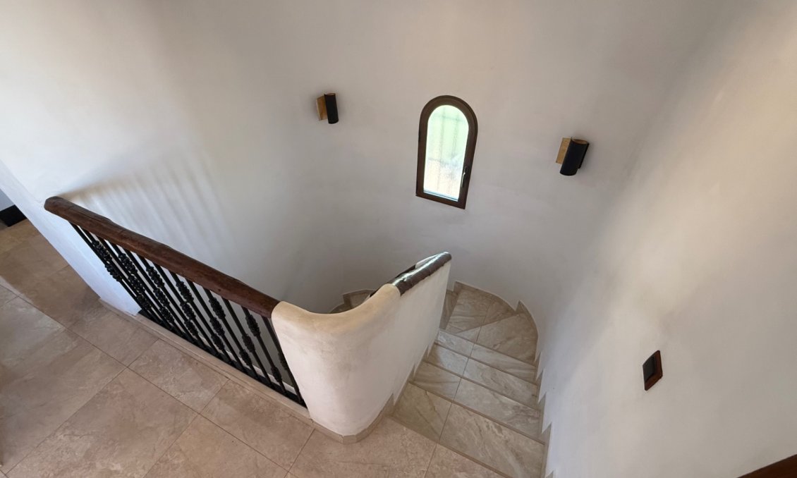 Használt Ingatlanok - Villa -
Orihuela - Inland