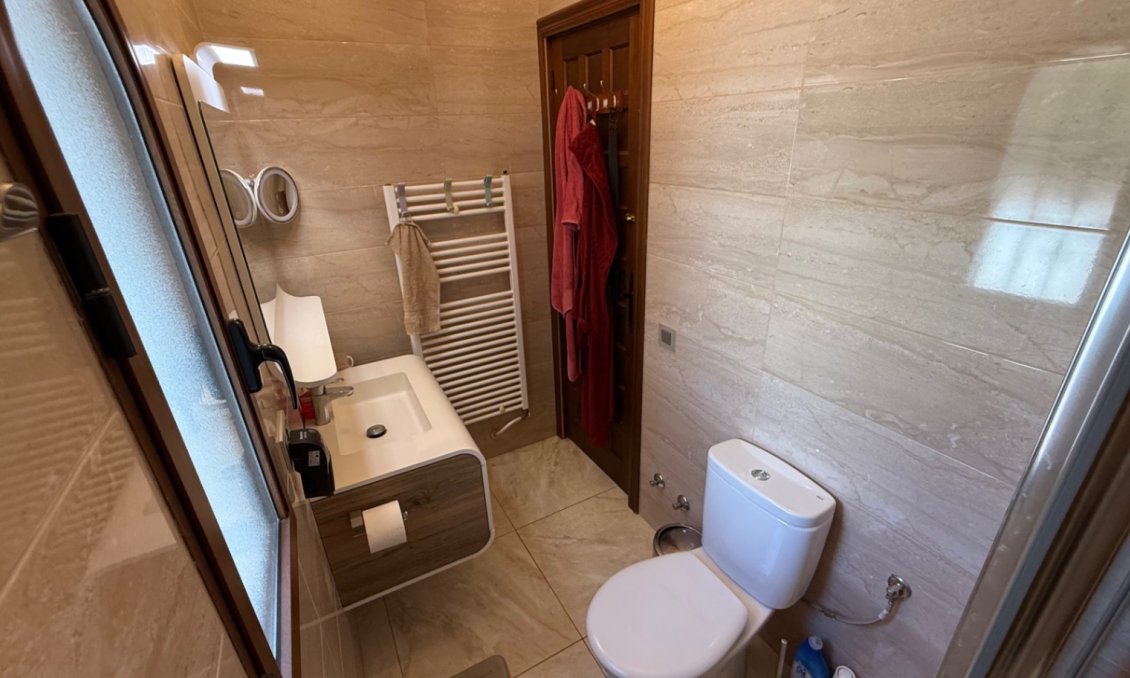 Használt Ingatlanok - Villa -
Orihuela - Inland