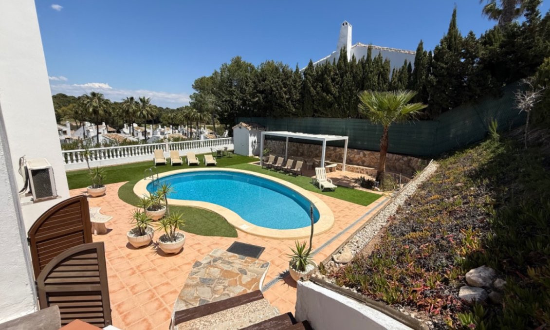 Használt Ingatlanok - Villa -
Orihuela - Inland