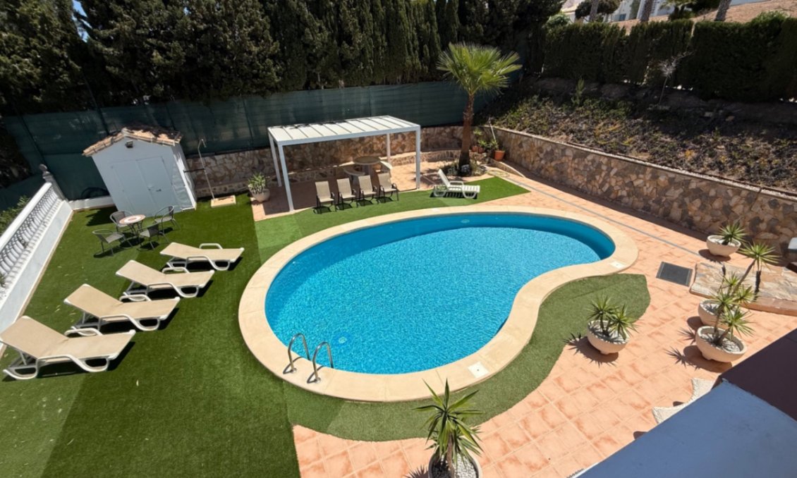 Használt Ingatlanok - Villa -
Orihuela - Inland