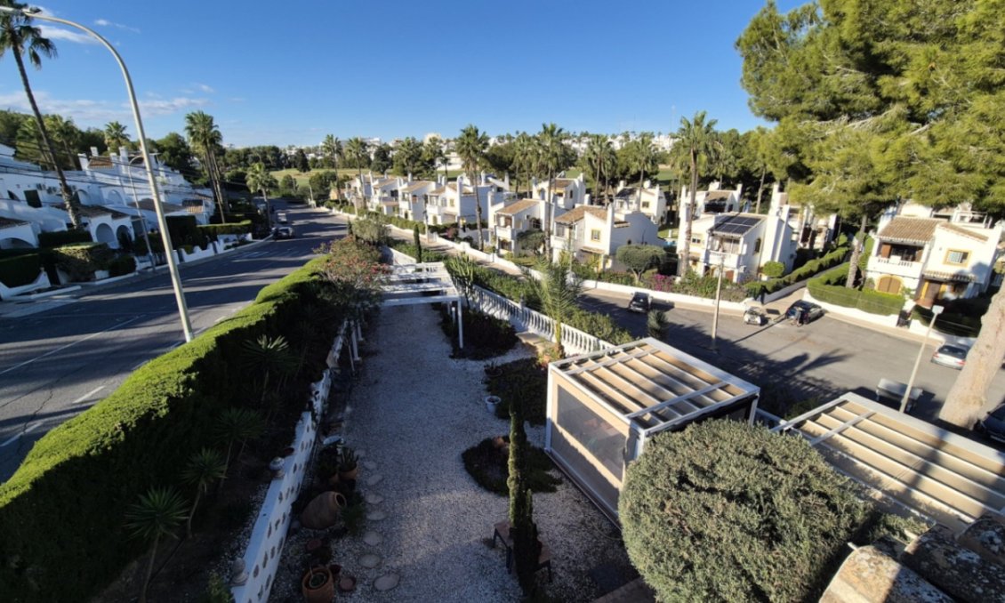 Használt Ingatlanok - Villa -
Orihuela - Inland