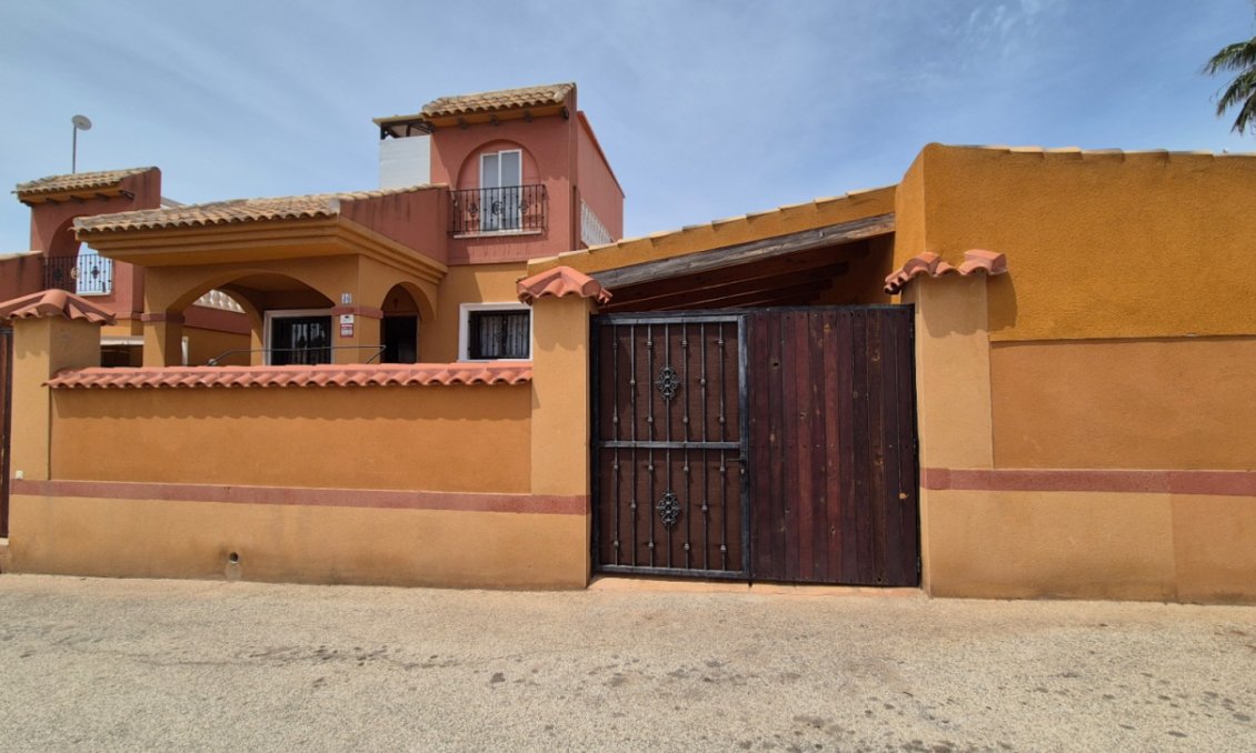 Használt Ingatlanok - Villa -
Torrevieja - Costa Blanca