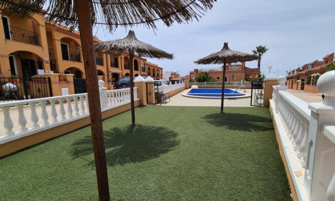 Használt Ingatlanok - Villa -
Torrevieja - Costa Blanca
