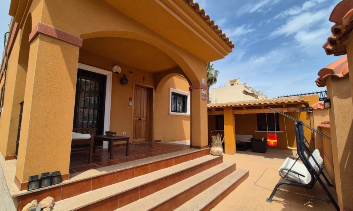 Használt Ingatlanok - Villa -
Torrevieja - Costa Blanca
