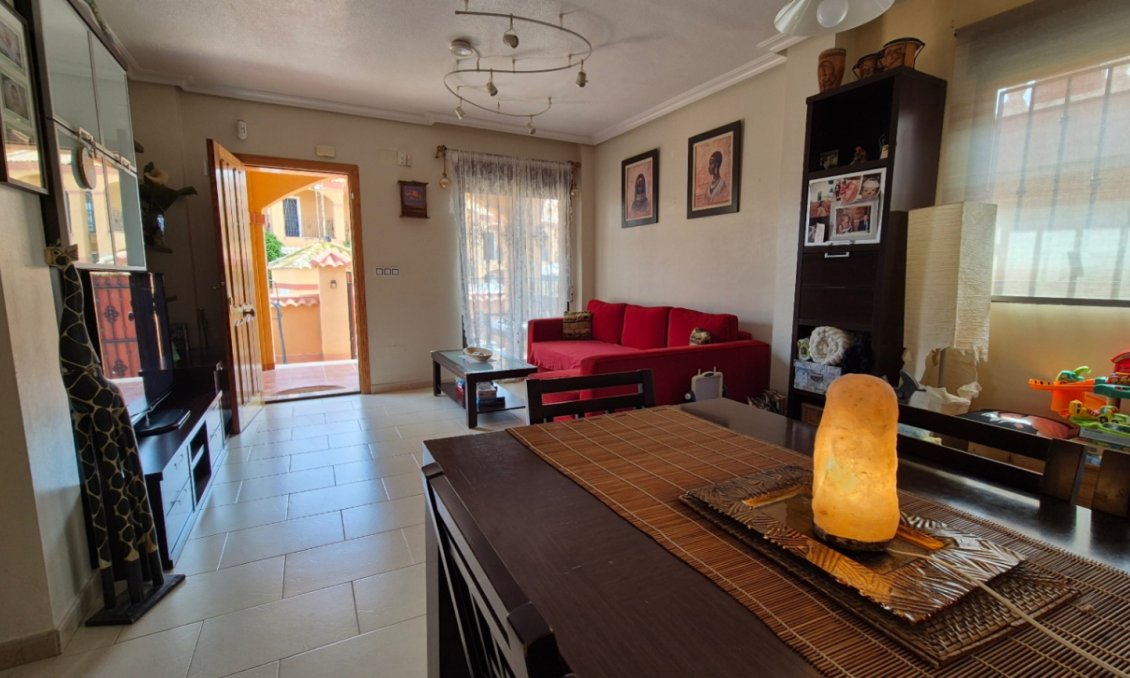 Használt Ingatlanok - Villa -
Torrevieja - Costa Blanca