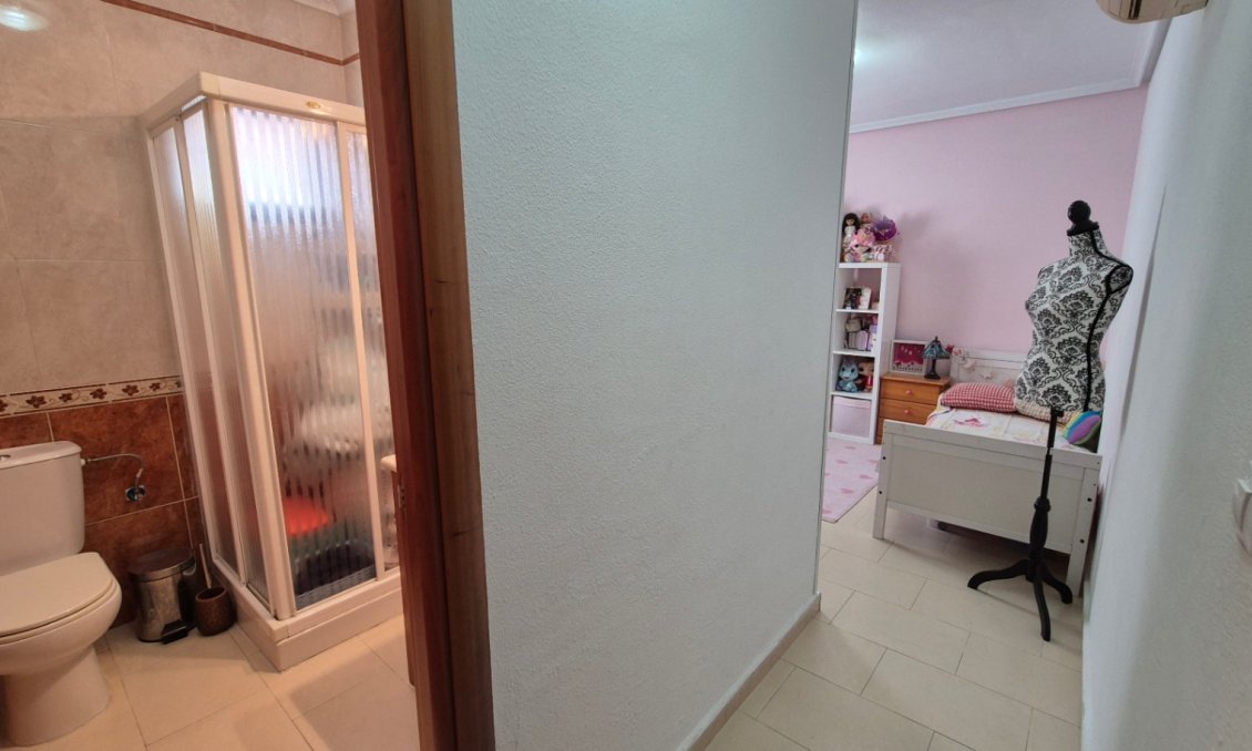 Használt Ingatlanok - Villa -
Torrevieja - Costa Blanca