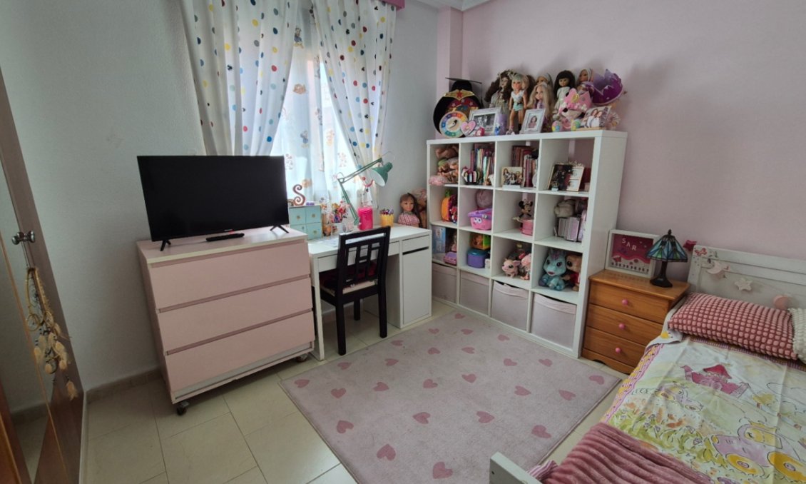 Használt Ingatlanok - Villa -
Torrevieja - Costa Blanca