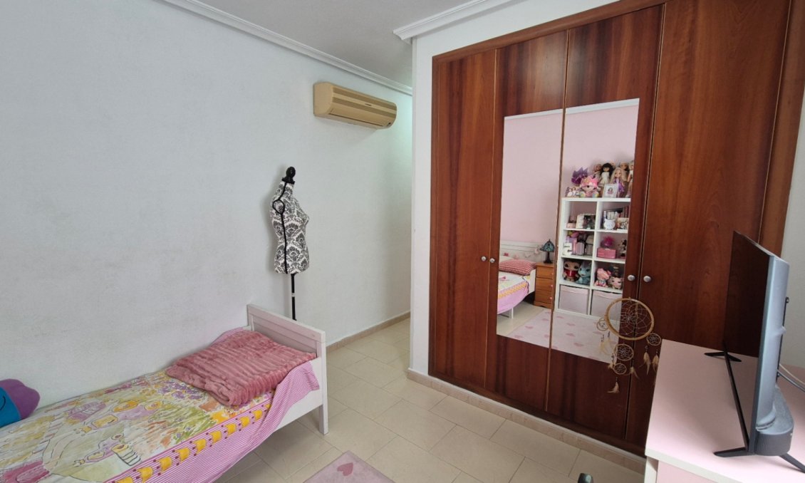 Használt Ingatlanok - Villa -
Torrevieja - Costa Blanca