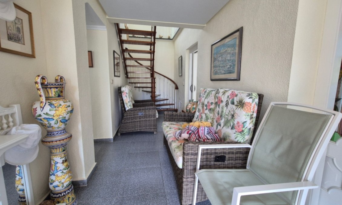 Használt Ingatlanok - Villa -
Orihuela - Inland