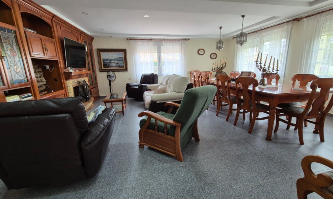 Használt Ingatlanok - Villa -
Orihuela - Inland