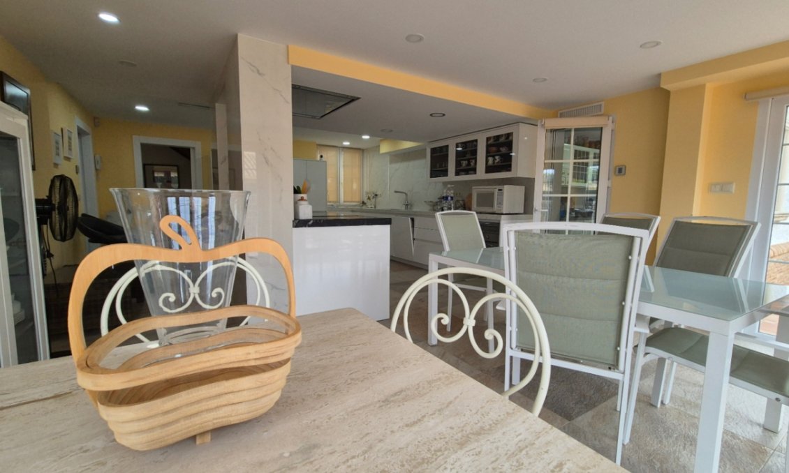 Használt Ingatlanok - Villa -
Orihuela - Inland