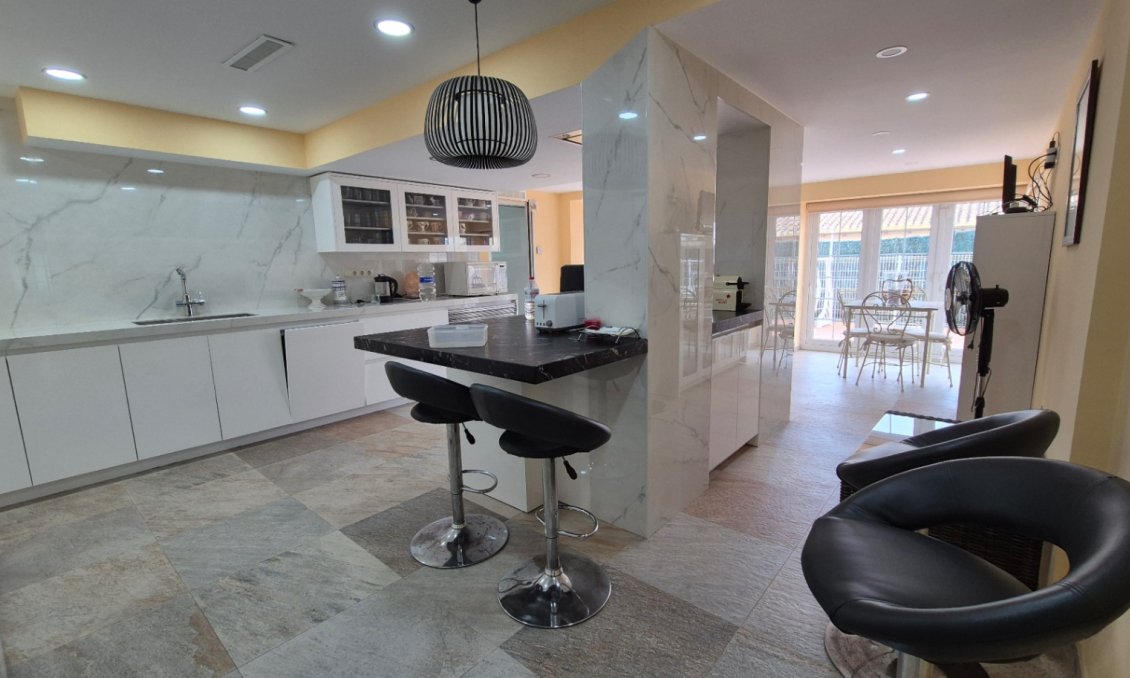 Használt Ingatlanok - Villa -
Orihuela - Inland