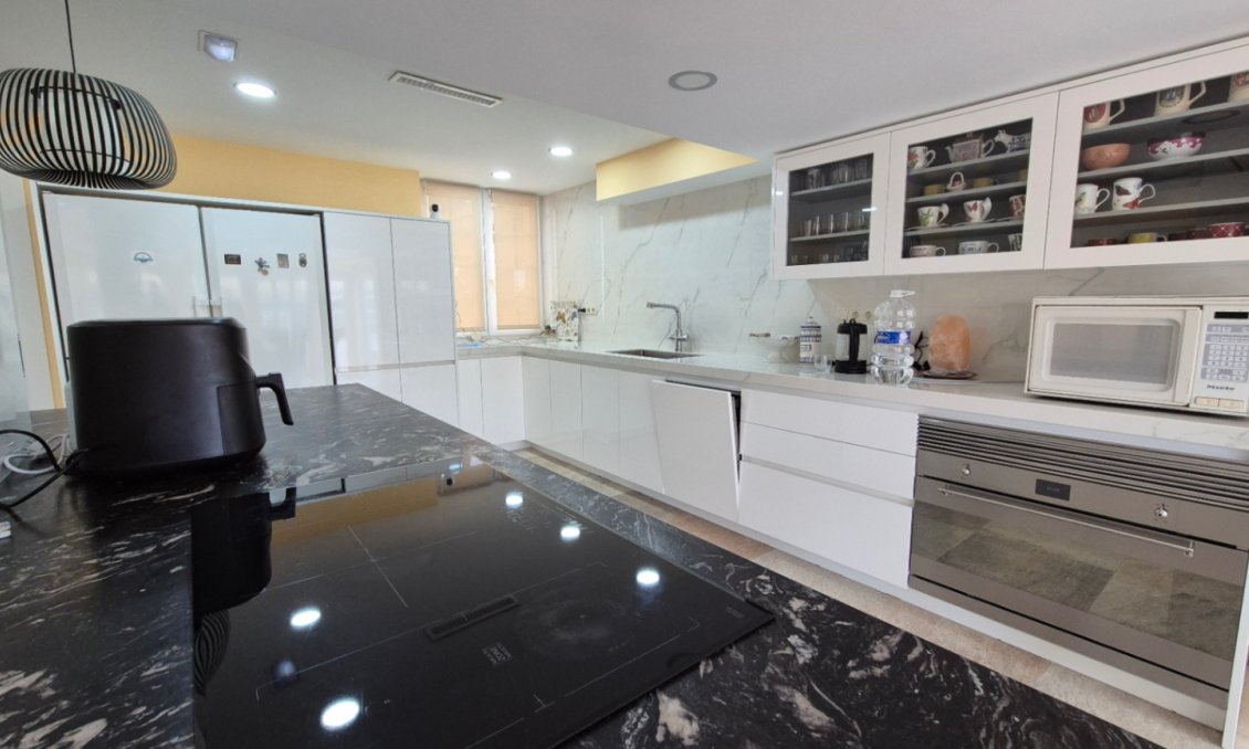 Használt Ingatlanok - Villa -
Orihuela - Inland