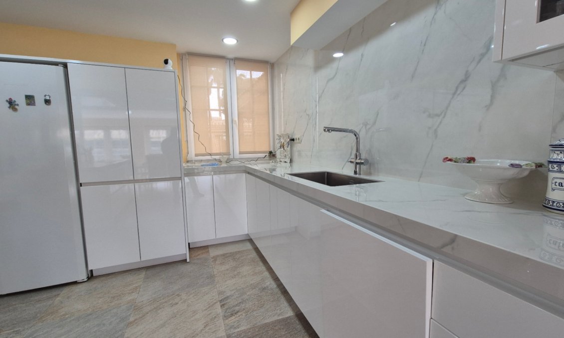 Használt Ingatlanok - Villa -
Orihuela - Inland