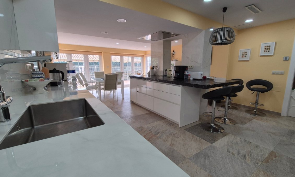 Használt Ingatlanok - Villa -
Orihuela - Inland