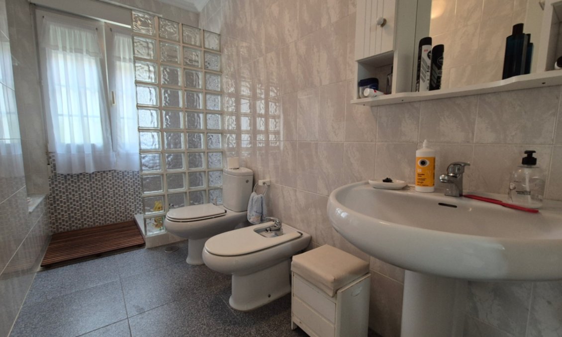 Használt Ingatlanok - Villa -
Orihuela - Inland