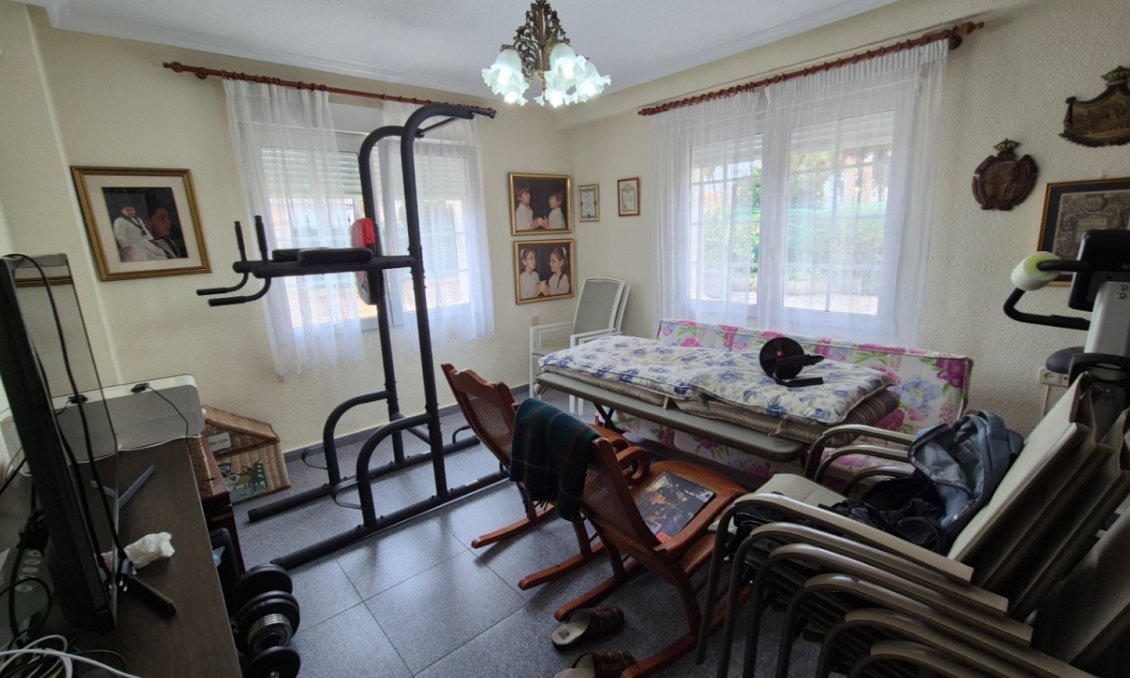 Használt Ingatlanok - Villa -
Orihuela - Inland