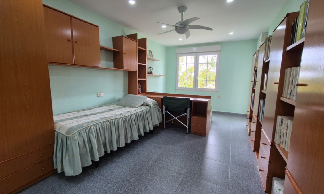 Használt Ingatlanok - Villa -
Orihuela - Inland